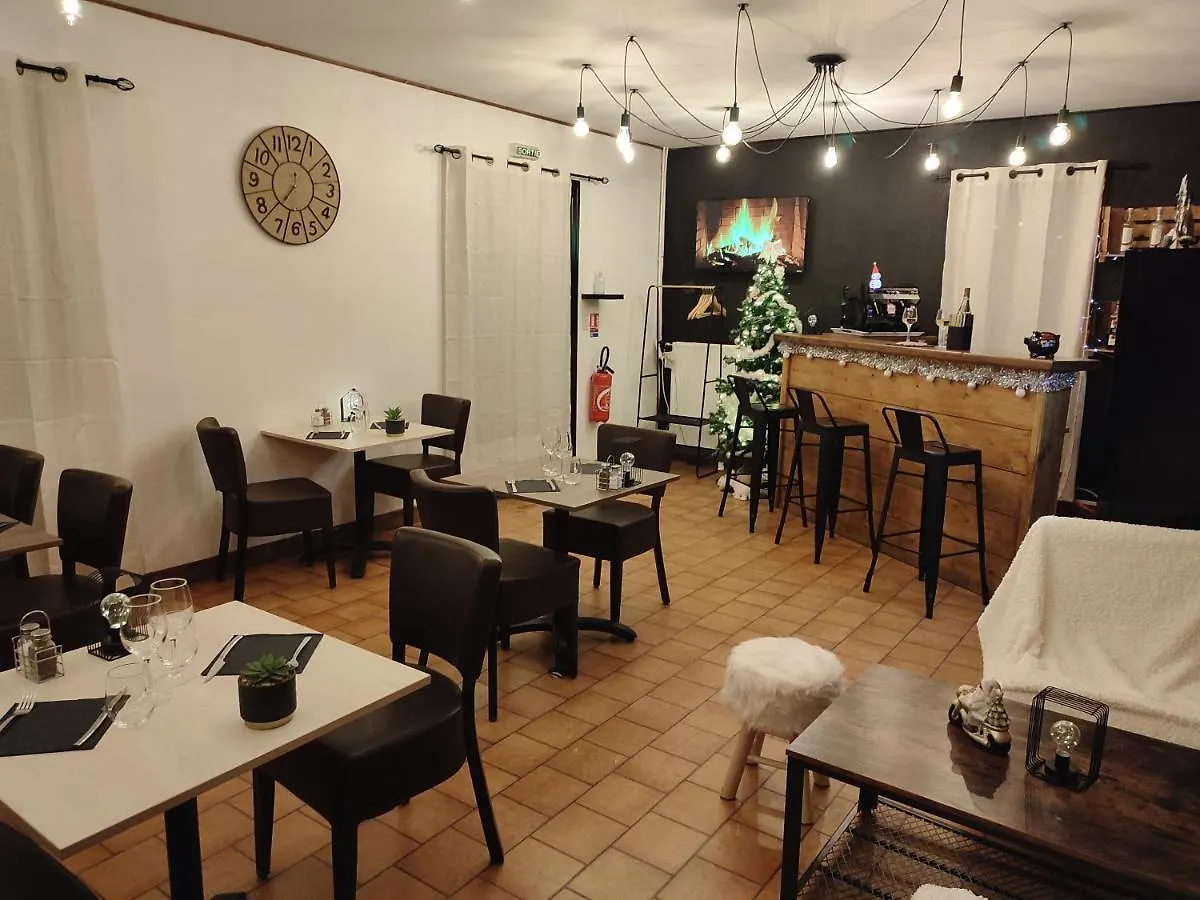 Õ 2040 Chambre Sapin Saint-Vérand 0*,  France